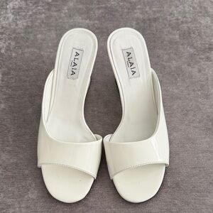 ALAÏA Women's Cream Slide Sandals size 8